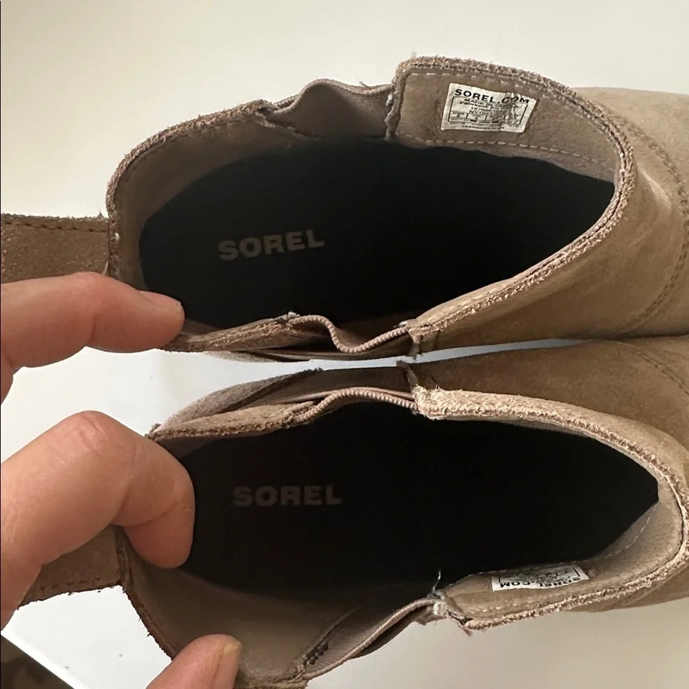 Sorel Emelie Chelsea Ankle Booties Girls Size 5 Waterproof Winter Boots Suede
